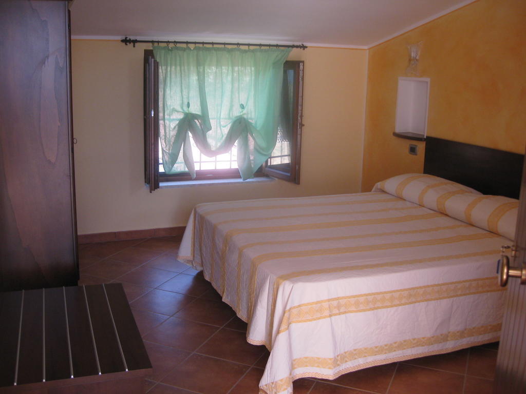 Agritursmo Montesalerno Villa Diamante Habitación foto
