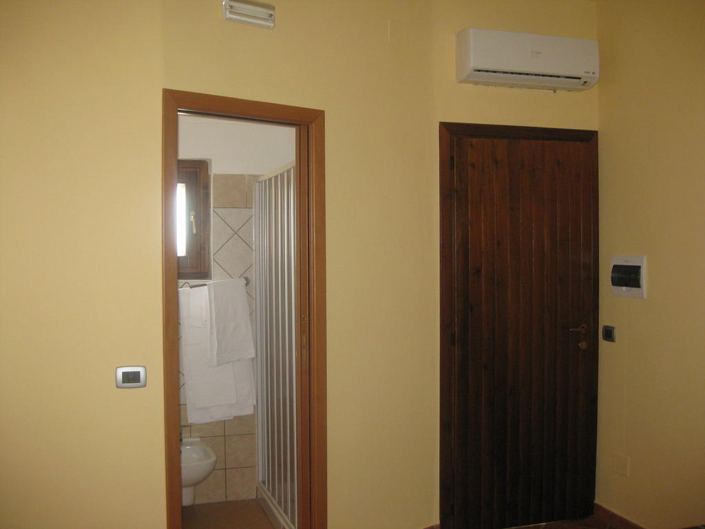 Agritursmo Montesalerno Villa Diamante Habitación foto