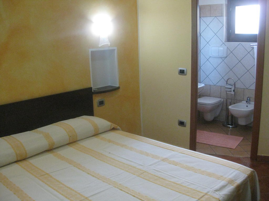 Agritursmo Montesalerno Villa Diamante Habitación foto