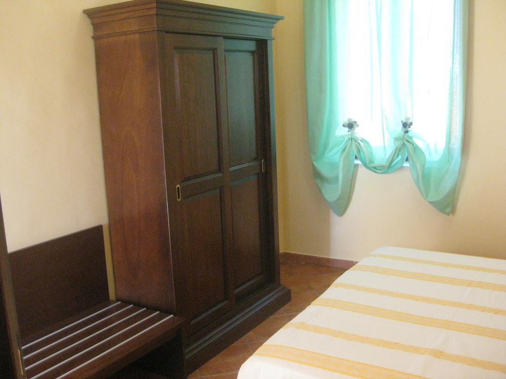 Agritursmo Montesalerno Villa Diamante Habitación foto